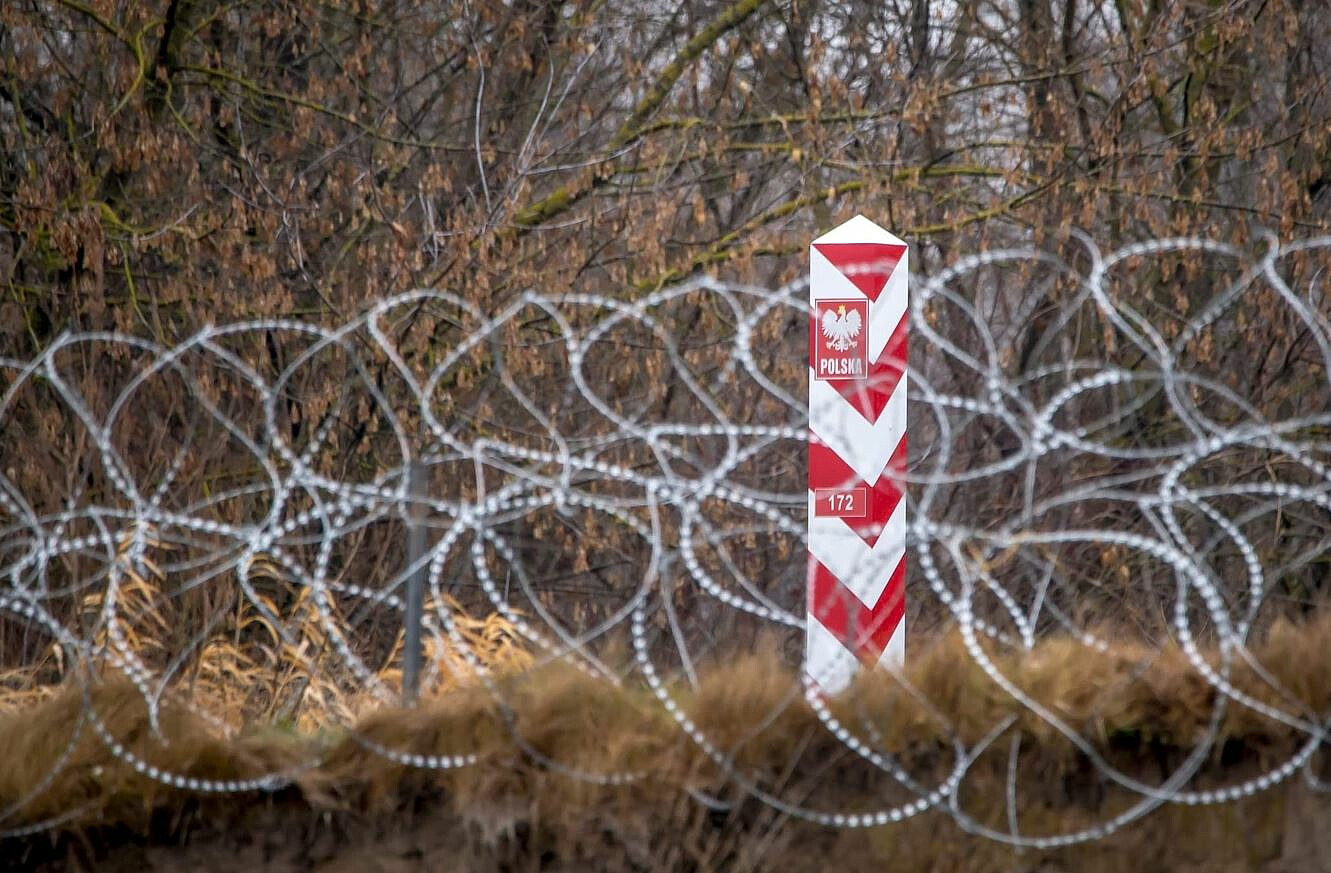 Kurdyjka wypychana z Polski zmarła w szpitalu w Hajnówce. Mąż i pięcioro dzieci żegnają Avin