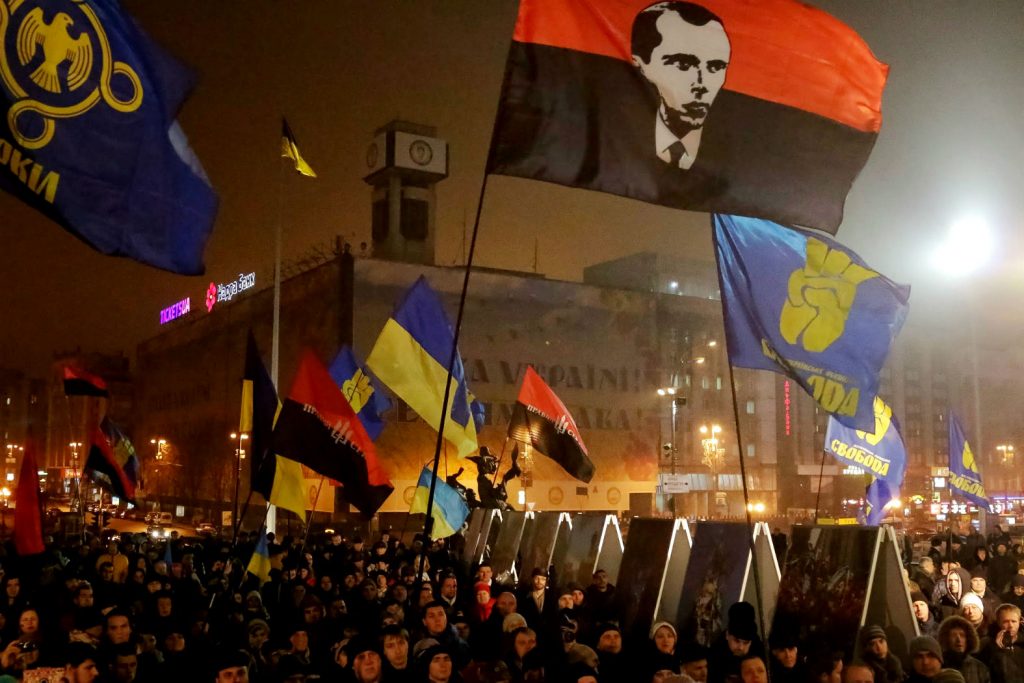 Wielki baner z portretem Bandery na siedzibie władz obwodu tarnopolskiego został porwany przez wiatr
