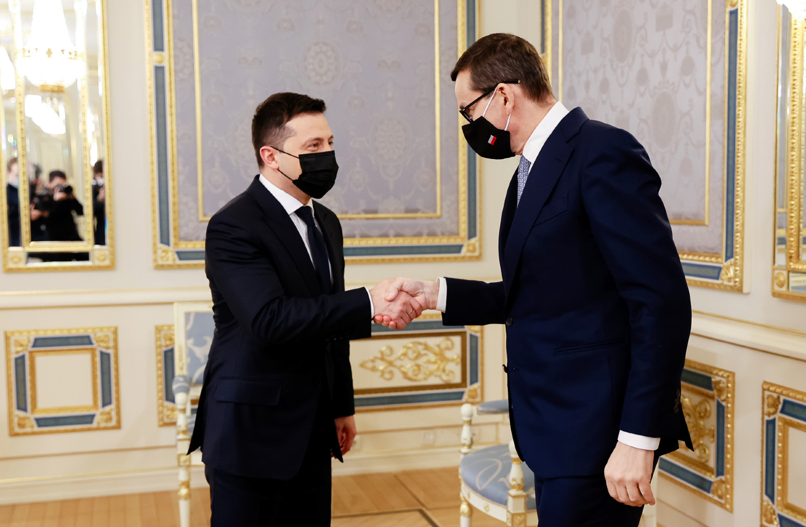 Premier Mateusz Morawiecki w Kijowie wspiera Ukrainę i samego siebie
