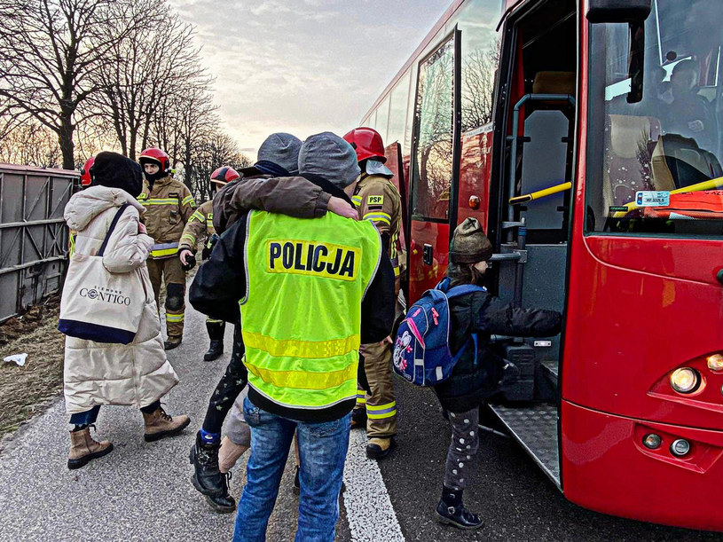 Lubelskie: Wypadek autokaru przewożącego uchodźców