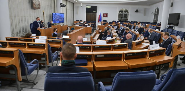 Gorąca debata w Senacie. Karczewski: Marszałek Grodzki uderzając w Polskę totalnie się skompromitował