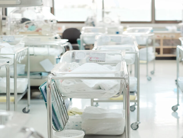 Umieralność noworodków i niemowląt w Polsce wzrosła. Efekt wyroku TK?