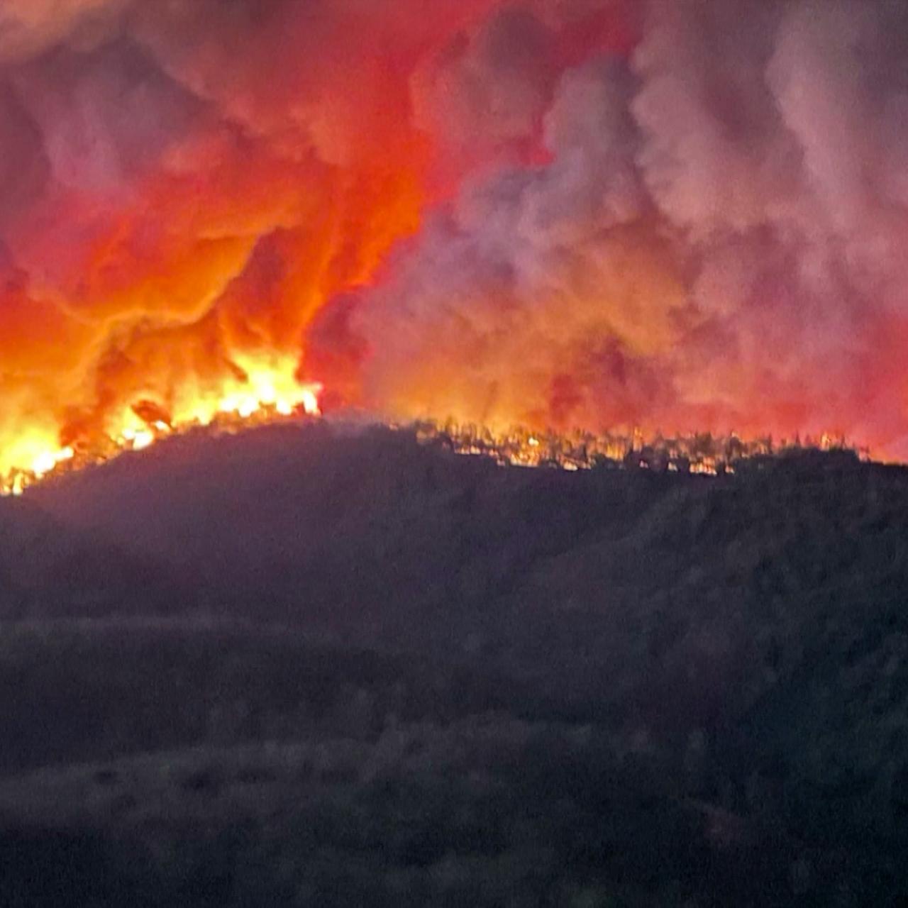 Ponad 18 tysięcy hektarów w ogniu. Pożar Mosquito dalej szaleje