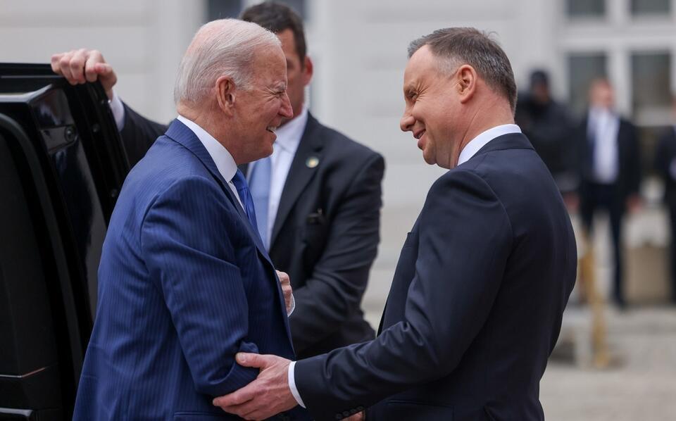 Unia bezduszna i chciwa. Pożyczmy wielkie pieniądze na pomoc Ukrainie w Stanach Zjednoczonych i Kanadzie