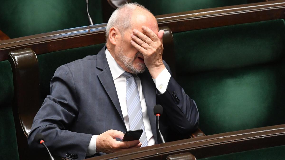 Biegli mieli ocenić, że w Smoleńsku nie było zamachu. Macierewicz: Jestem zszokowany