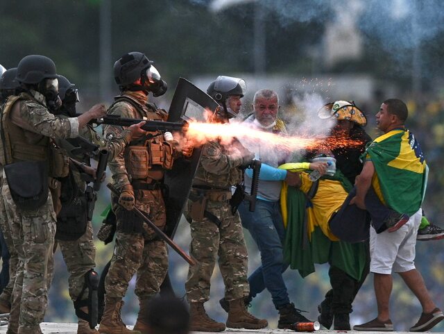 Brazylia. Szturm zwolenników Bolsonaro na budynki rządowe. „Najpierw USA, potem Polska?”