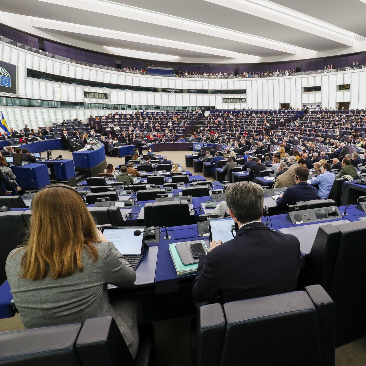 Parlament Europejski skierował sprawę wniosku o uchylenie immunitetu czterech europosłów PiS do komisji prawnej