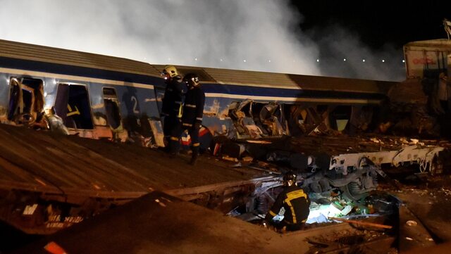 Czołowe zderzenie pociągów w Grecji. Zginęło ponad 30 osób