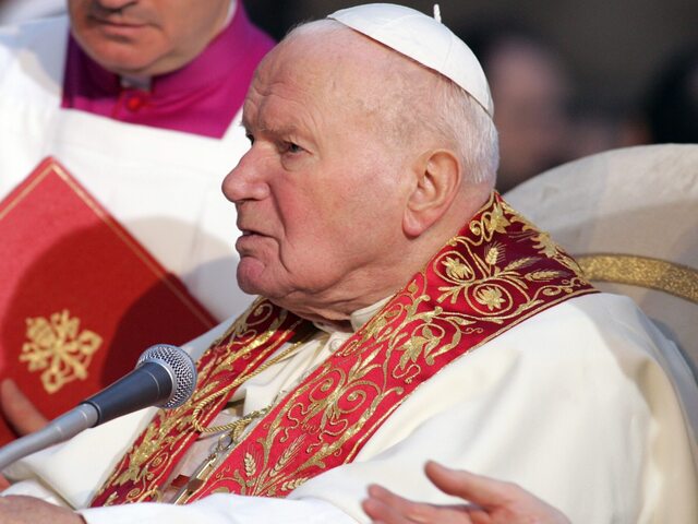 Karol Wojtyła miał tuszować pedofilię w Kościele. Historie tych księży mają być dowodem