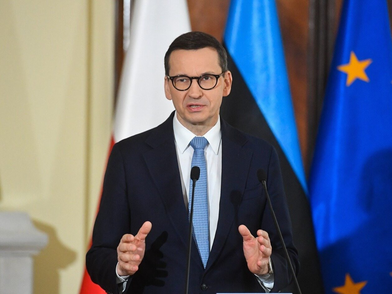 Morawiecki odpowiada Tuskowi. „Może powinien zmienić nazwę partii, na której czele stoi na «FO»”