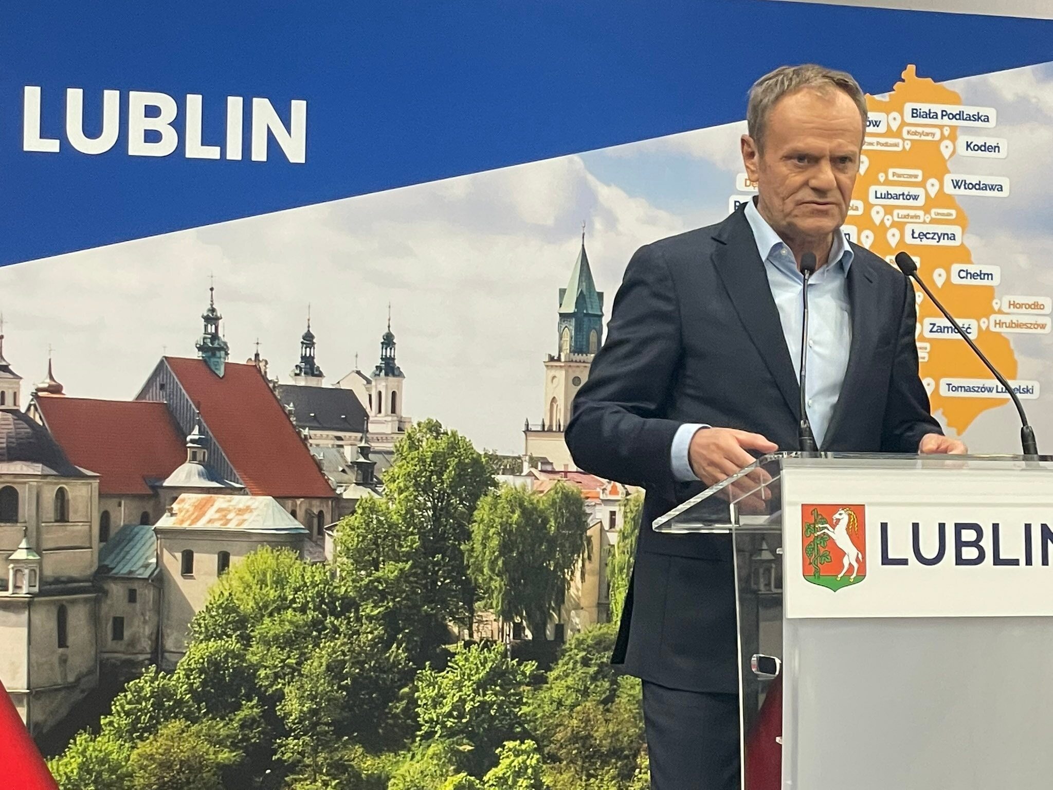 Tusk do polskiego eurokomisarza: Chłopie, podaj się do dymisji