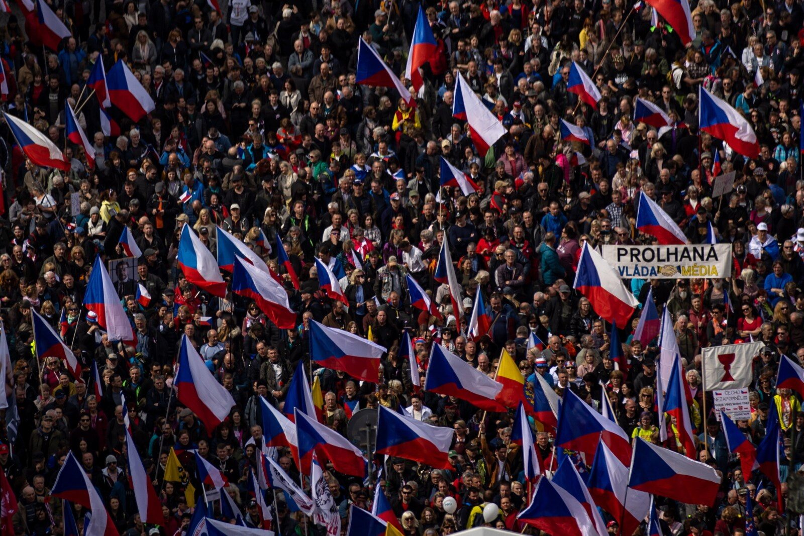 Tysiące osób w stolicy Czech. Nie chcą pomagać Ukrainie