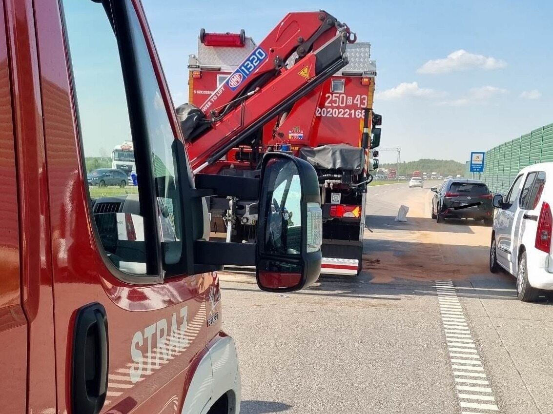 Śmiertelny wypadek na A1. Pasażerowie busa wypadli na przeciwległy pas ruchu