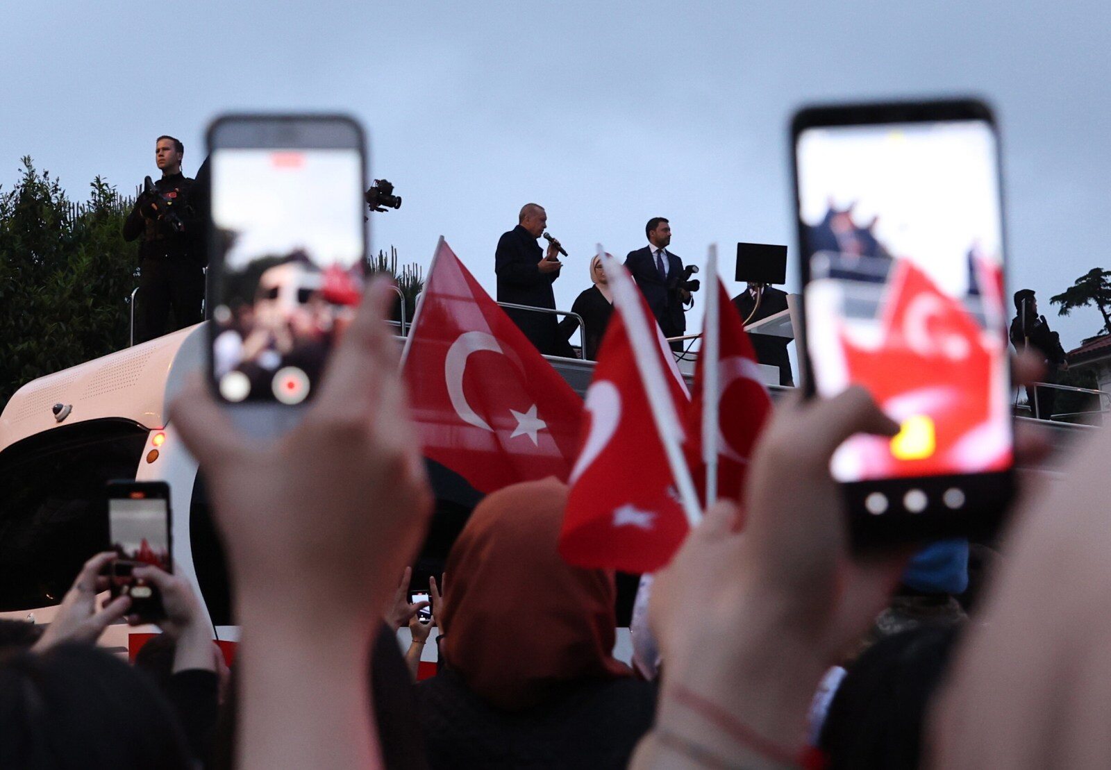 Szokujące sceny w Turcji. Erdogan rozdawał pieniądze. Otrzymał też list od Putina: Drogi przyjacielu