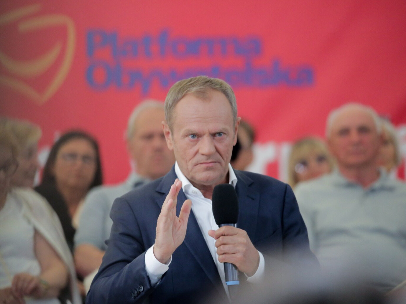 Tusk nawiązał do skeczu kabaretu Neo-Nówka. „Nie jestem dobry w tych stand-upach”