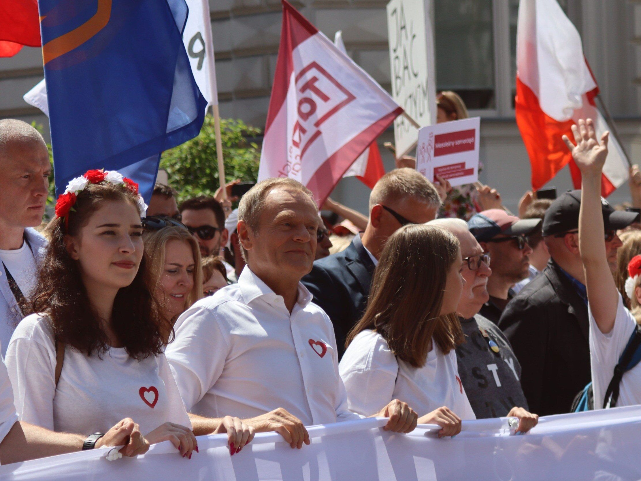 Tusk przemawiał na Placu Zamkowym. Nagle przeszedł na inny język