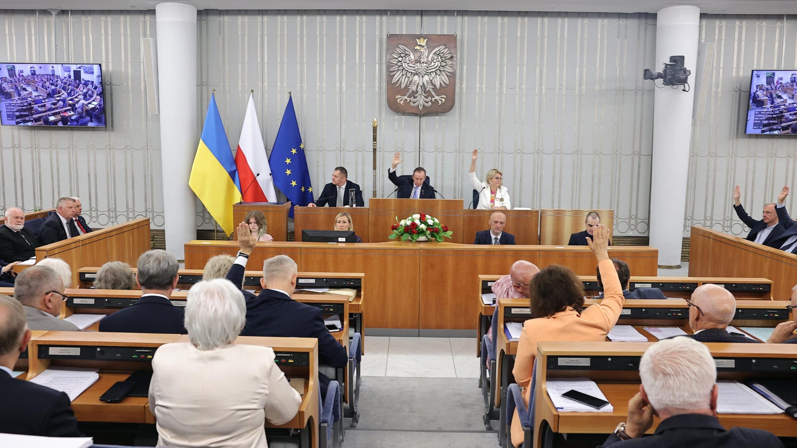 Senat rozpoczął pracę nad 800 plus. Szykują się poprawki