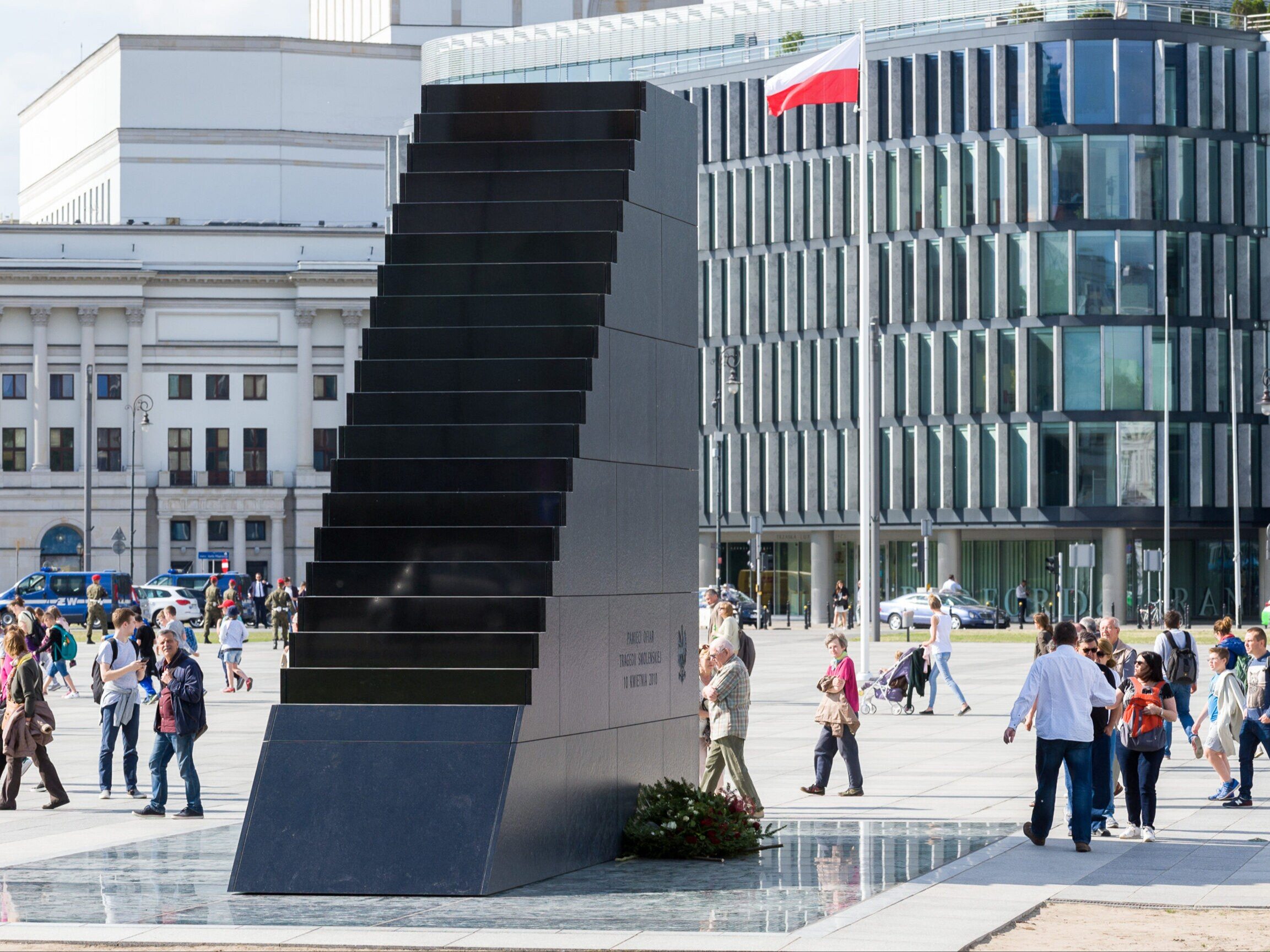 „Szkaradziejstwo”. Paweł Rabiej chce usunięcia pomnika katastrofy smoleńskiej