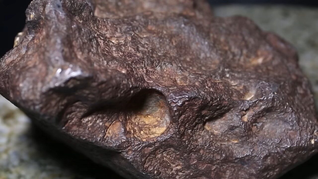 „Dziwny kamień” służył za podpórkę drzwi. To meteoryt warty 300 tys. zł