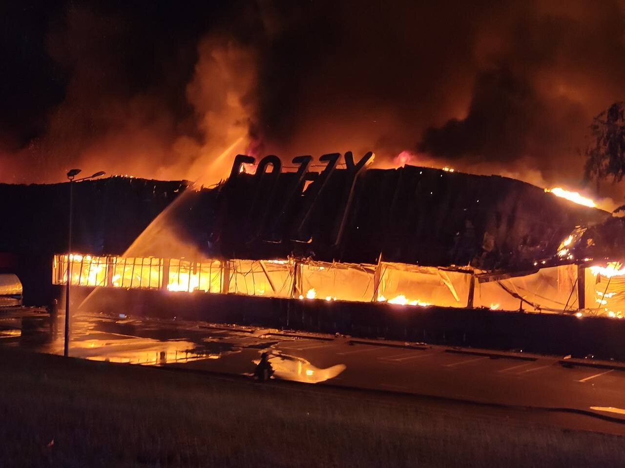 Trzy nocne ataki na Odessę. Supermarket w płomieniach