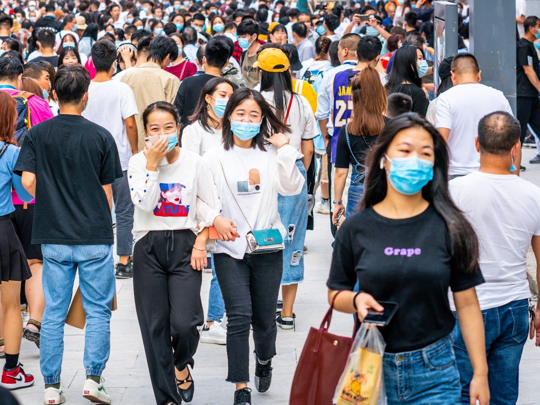 Inwestorzy wycofują się z Chin. Wyprzedają akcje