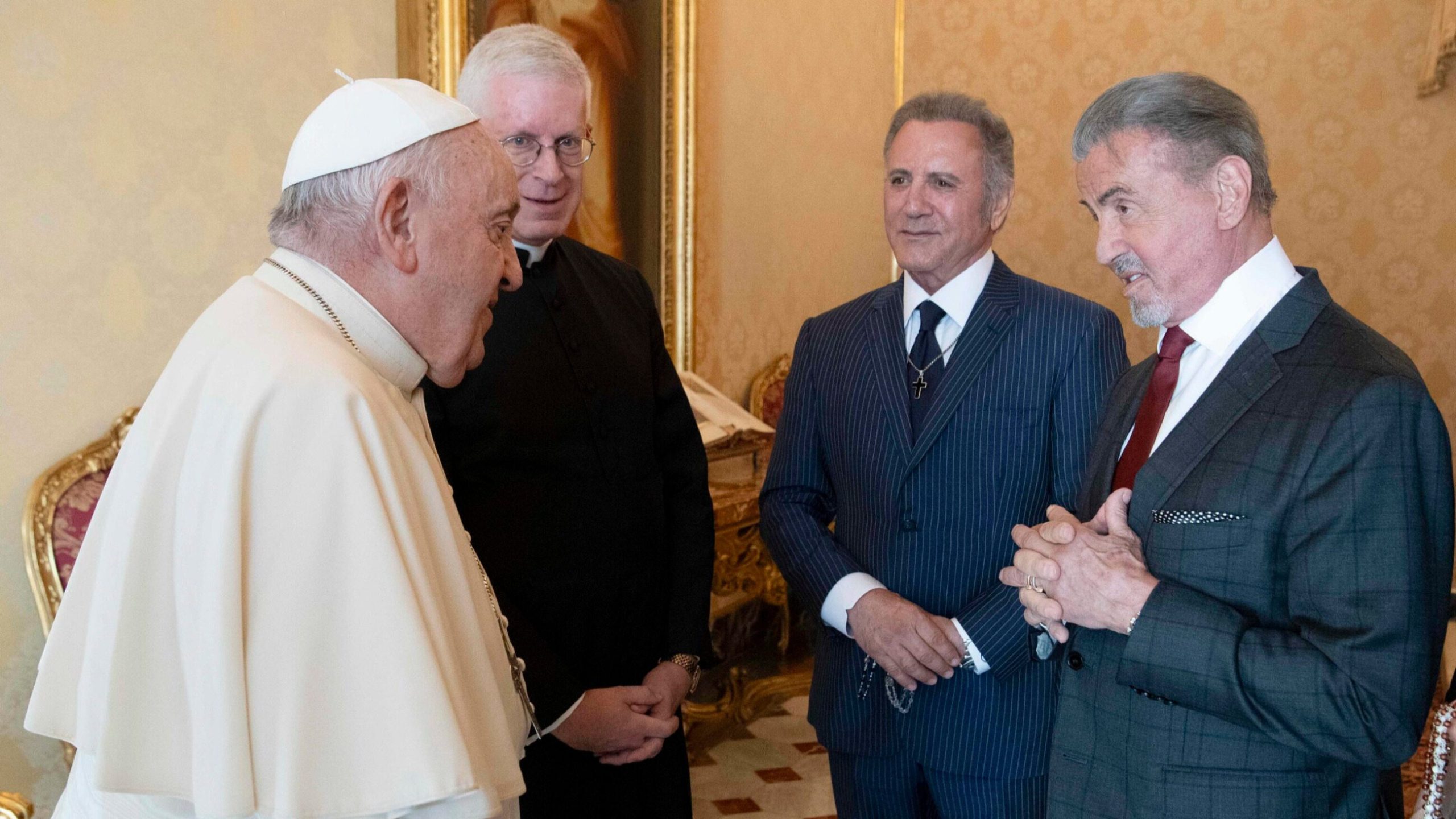 Papież Franciszek spotkał się z Sylvestrem Stallonem. „Gotowy? Boksujmy”