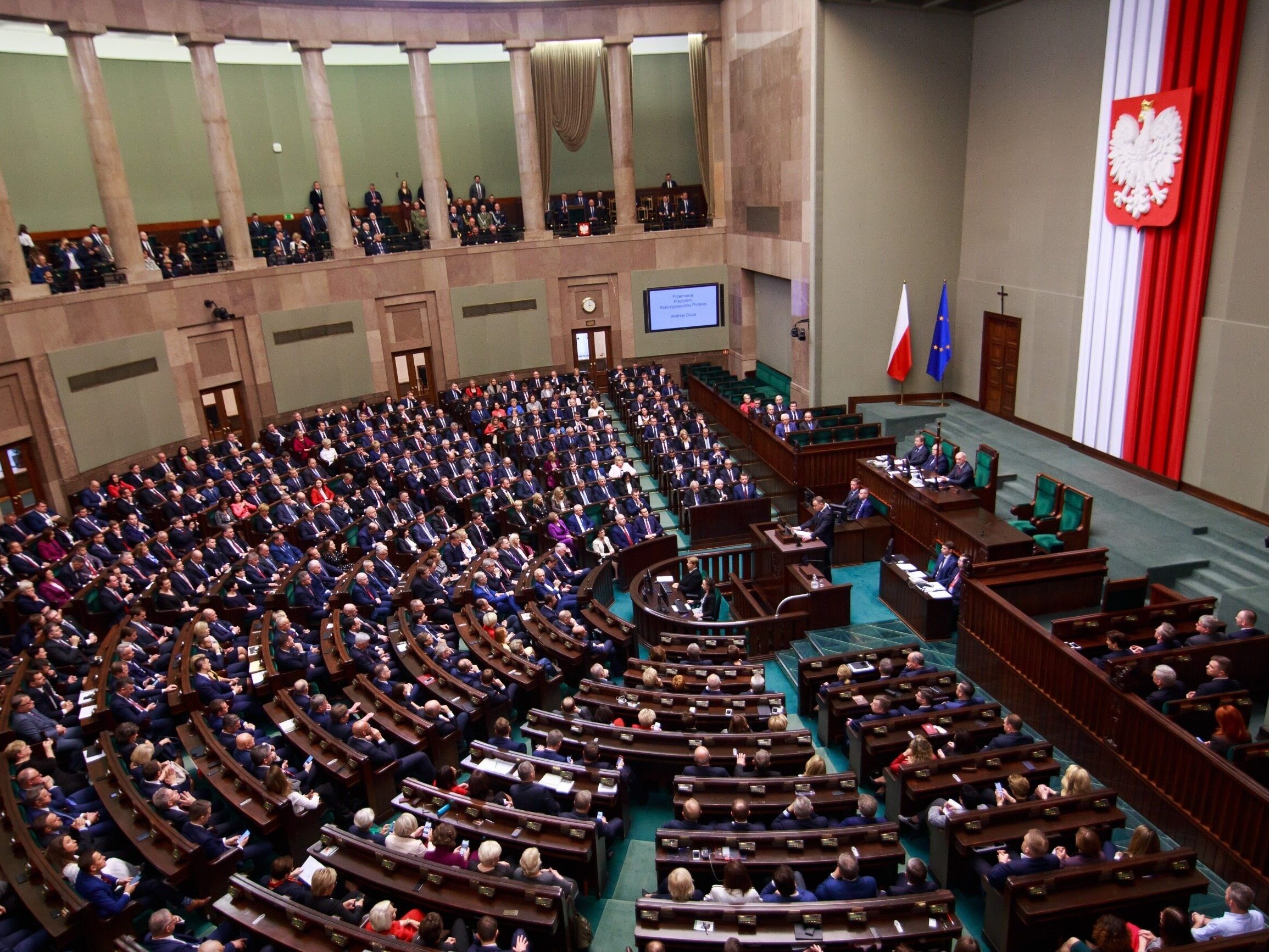 PiS na czele stawki, jak poradzili sobie debiutujący Bezpartyjni Samorządowcy? Najnowszy sondaż