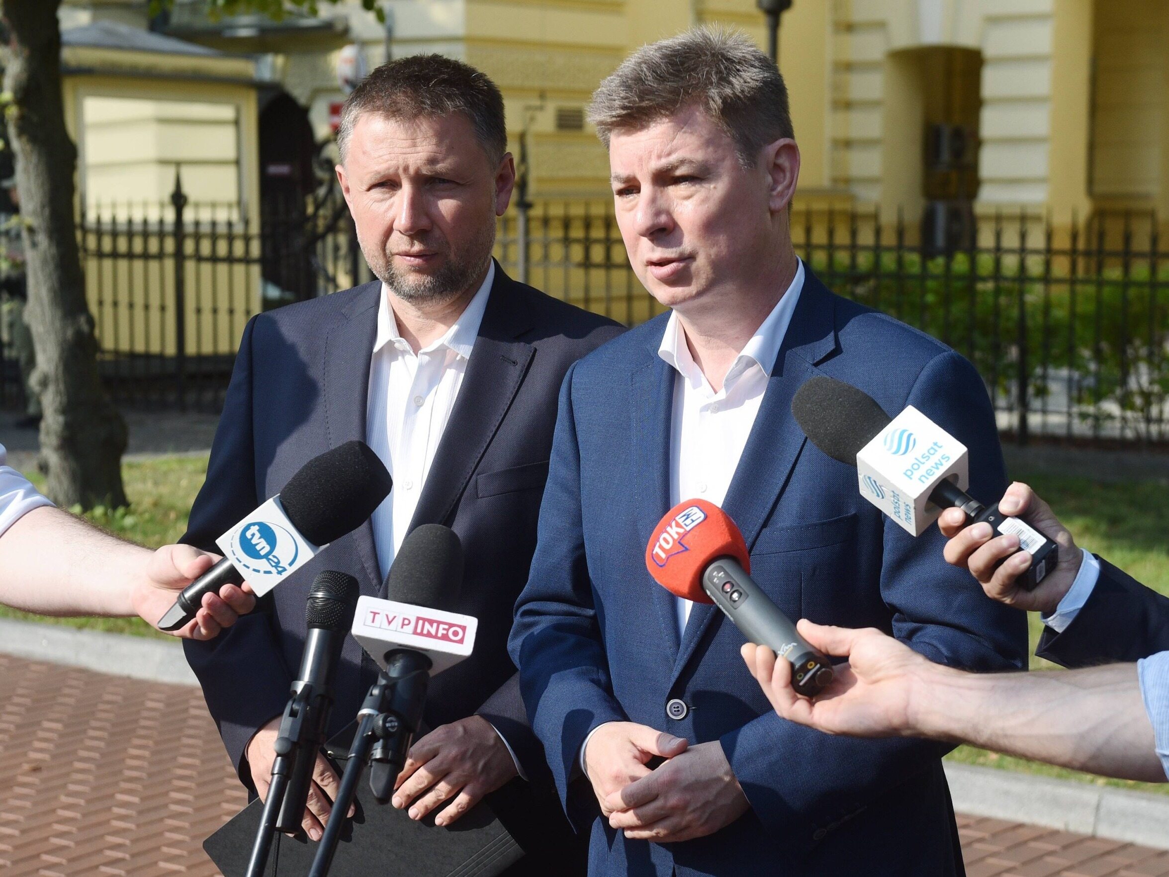 Politycy KO z pilną kontrolą w MSZ. „Tutaj jest źródło tej afery”