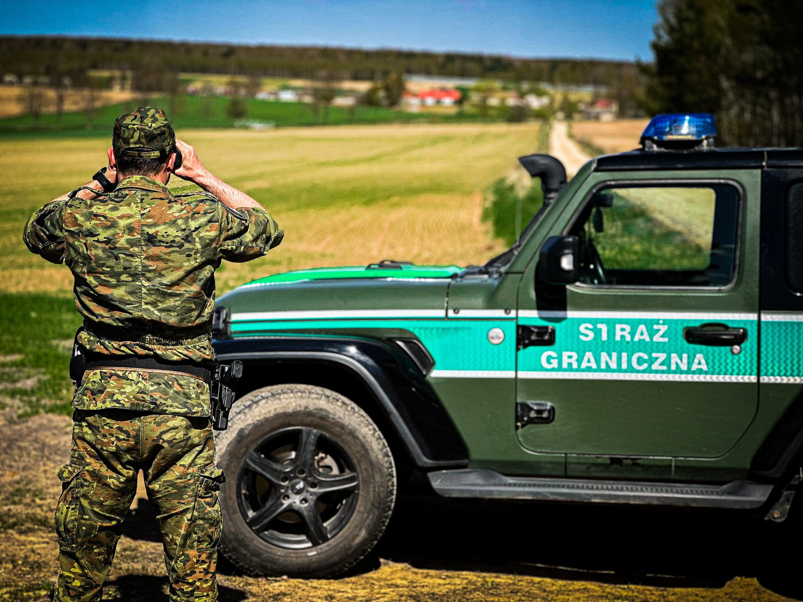 Raport SG. Migranci nie tylko na granicy z Białorusią. Ale trop i tak tam prowadzi