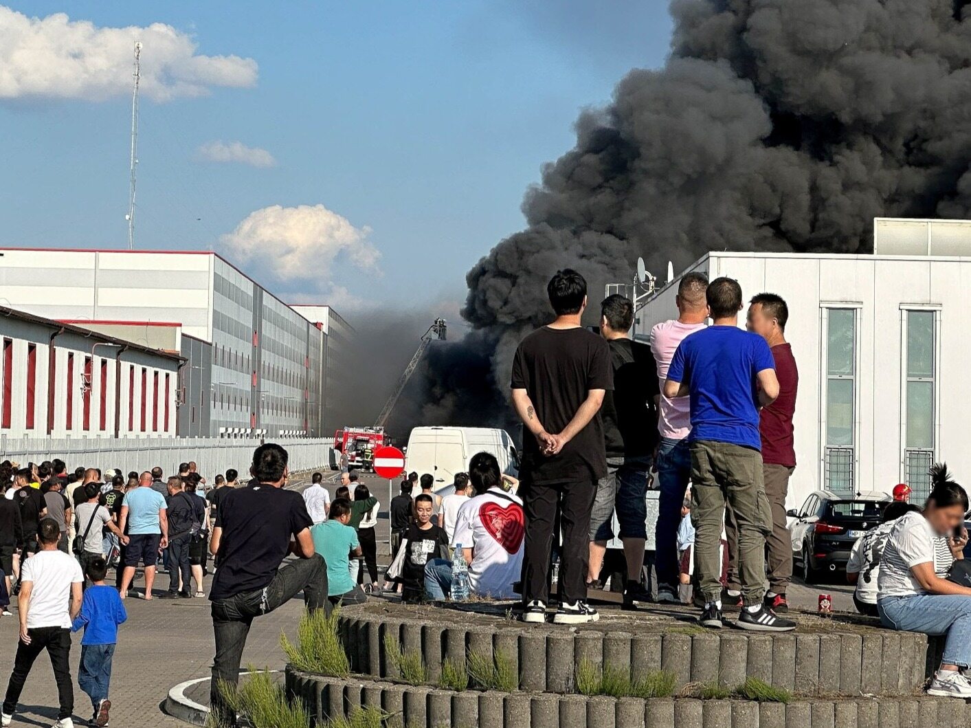 Wielki pożar w Wólce Kosowskiej. Strażacy przekazali dobrą informację