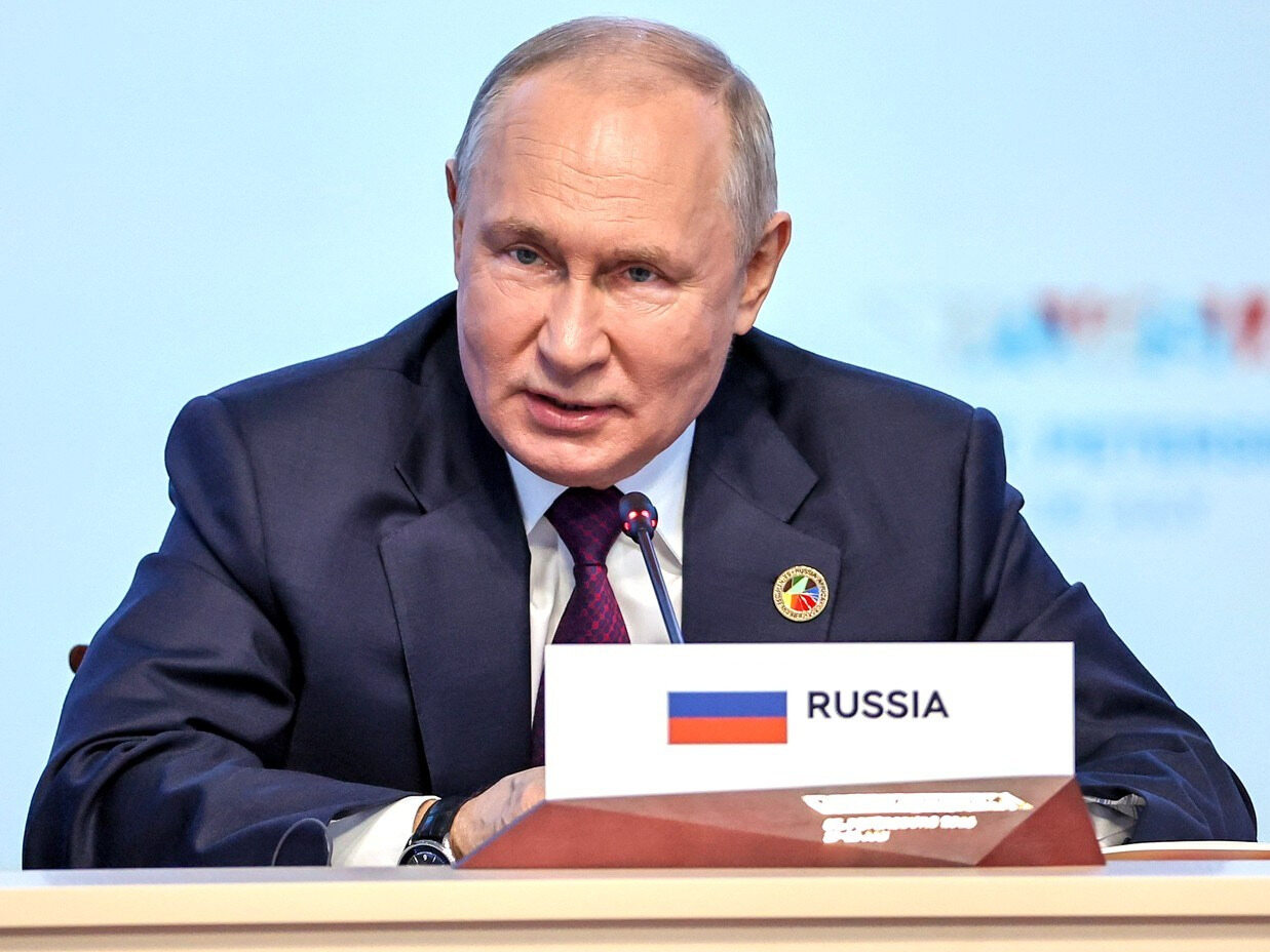Władimir Putin na unikalnych nagraniach z lat 90. Ubrany był w kolorowy dres Władimir Putin na unikalnych nagraniach z lat 90. Ubrany był w kolorowy dres