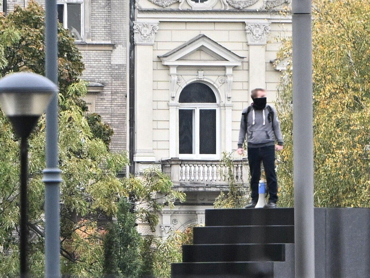 Groził, że wysadzi się w powietrze na pomniku smoleńskim. Nowe fakty