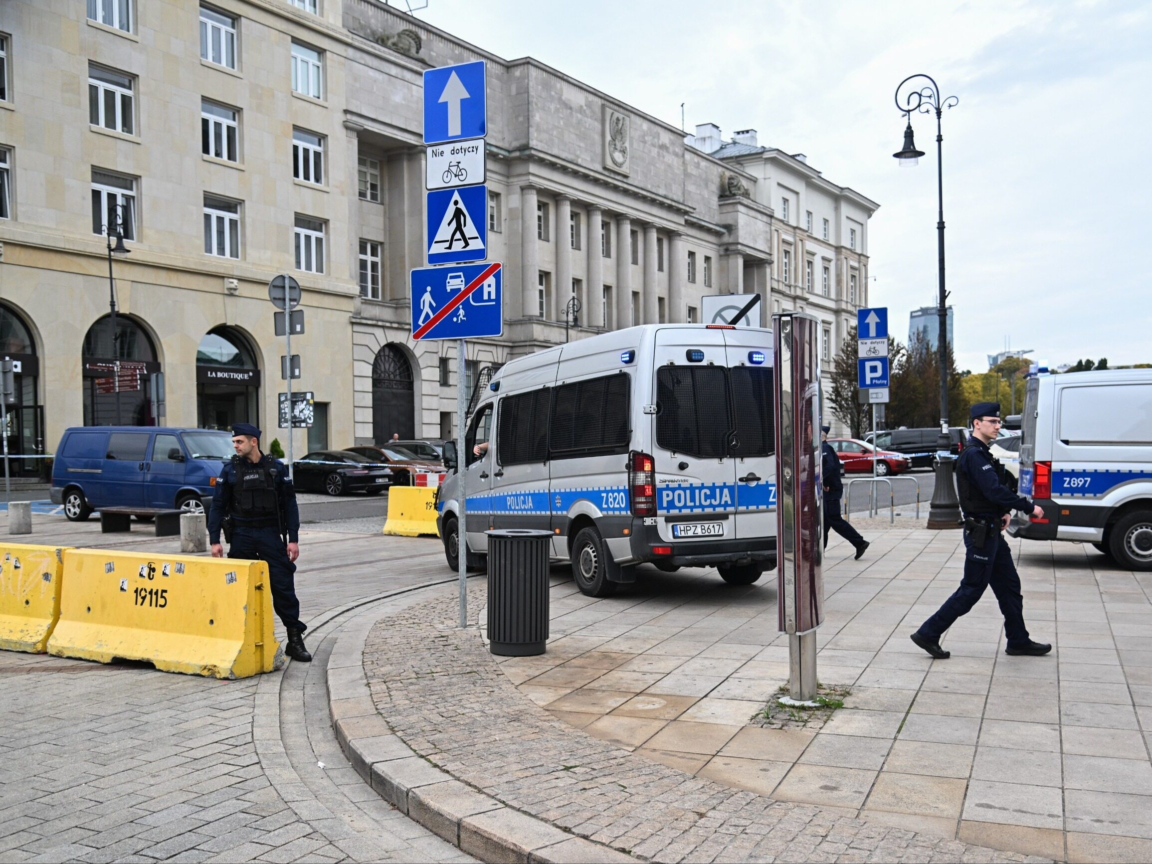 Mężczyzna groził, że wysadzi się w powietrze na pomniku smoleńskim. Policja zdradza szczegóły