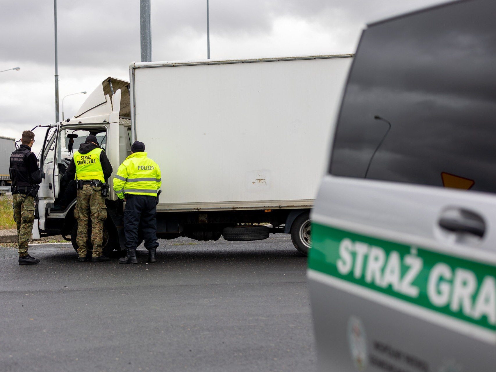 Niemcy przedłużają kontrole na granicy z Polską. Komisja Europejska już wie