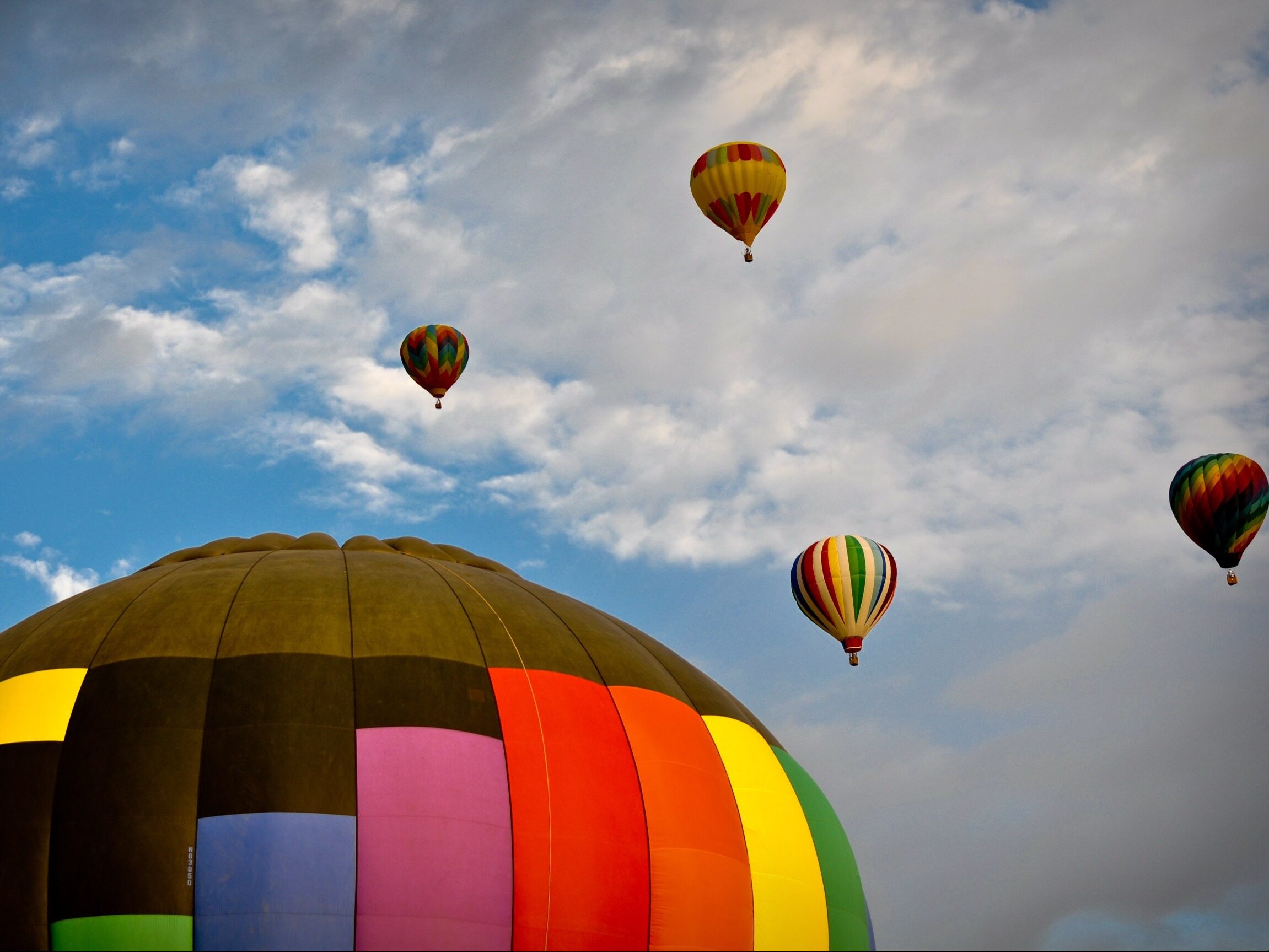 Poważny wypadek podczas zawodów w USA. Polski balon spadł na stację transformatorową Poważny wypadek podczas zawodów w USA. Polski balon spadł na stację transformatorową