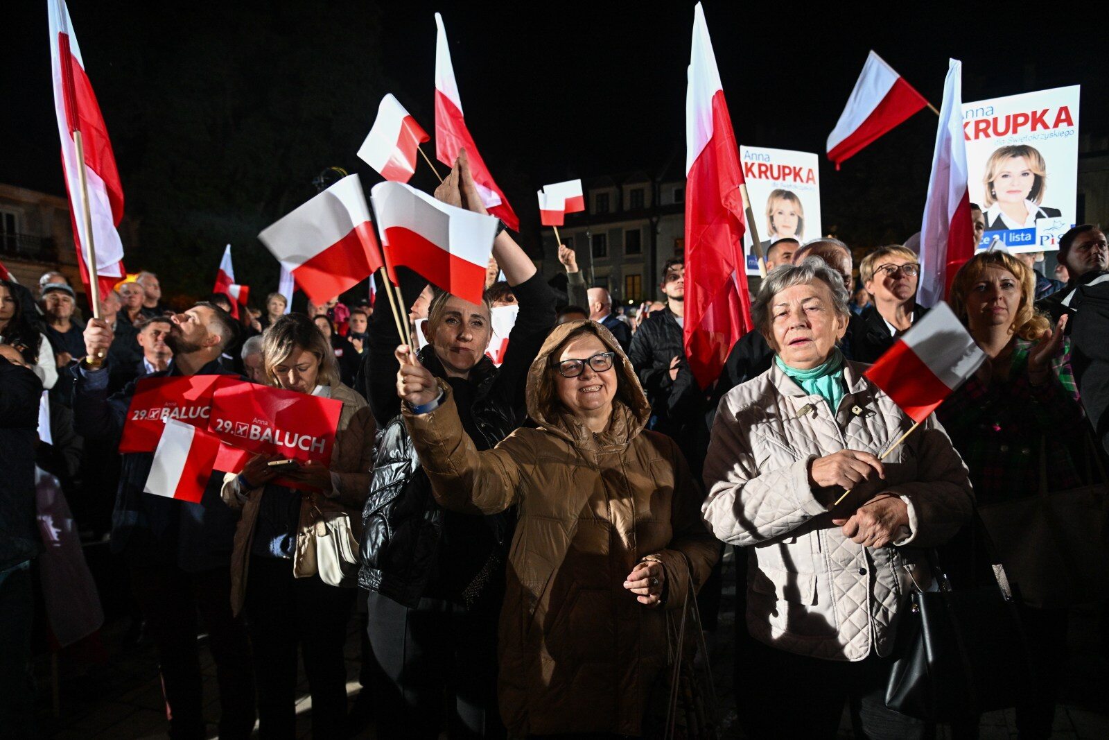 Przepychanki na wiecu PiS w Sandomierzu. Policja musiała rozdzielać ludzi