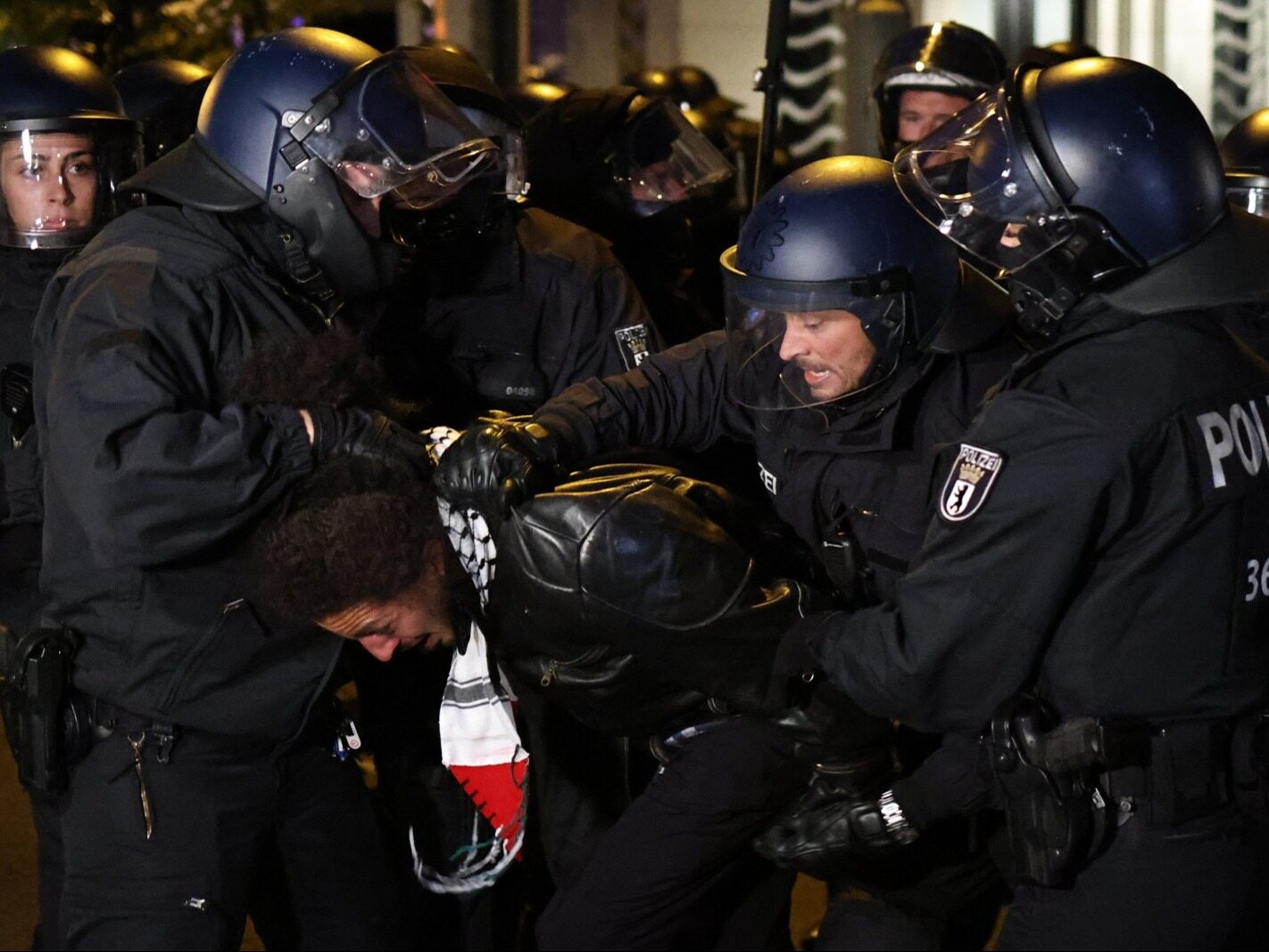Starcia z policją na propalestyńskim proteście w Berlinie. Zatrzymano ponad 170 osób