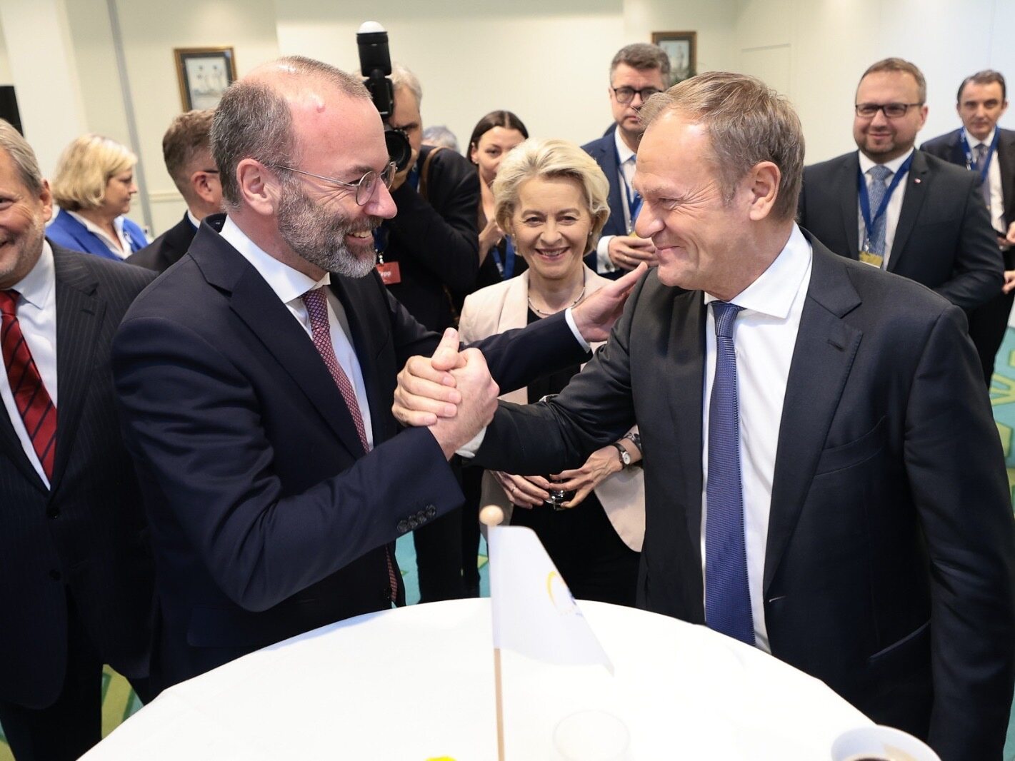 Wymowne zdjęcie po spotkaniu Weber-Tusk. Posypały się komentarze