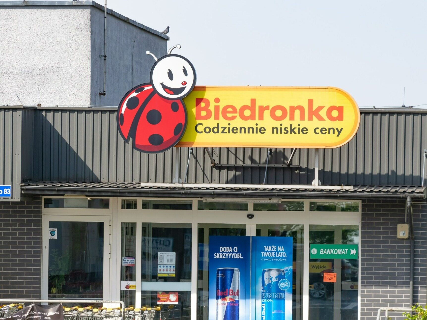 Biedronka testuje recyklomat. Znamy stawkę za zwróconą butelkę