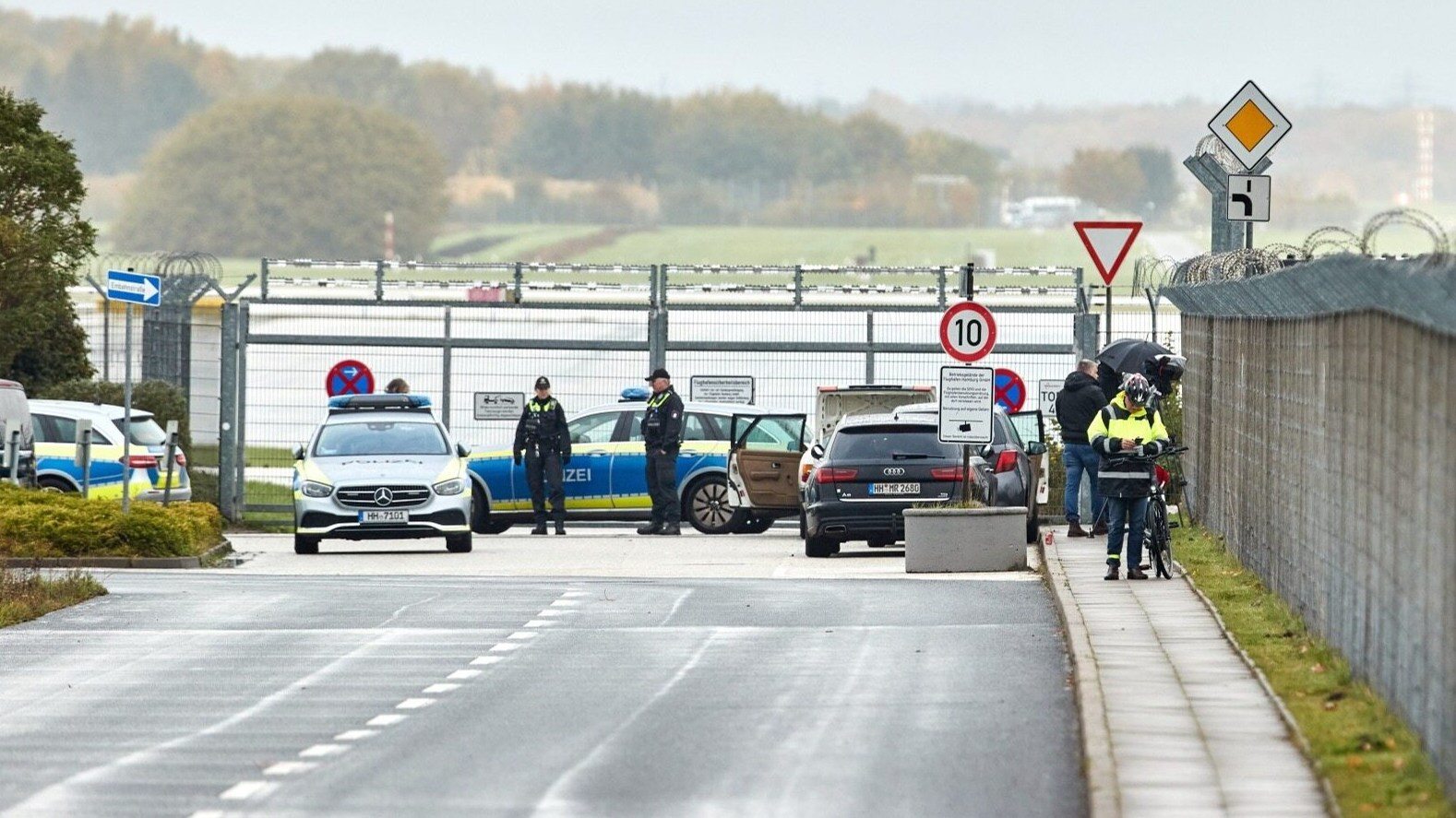 Hamburg. Mężczyzna wtargnął na lotnisko. „Sytuacja z zakładnikami dobiegła końca”