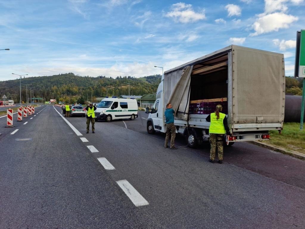 Niespokojna doba przy granicach z Białorusią i Słowacją. Najnowszy raport SG