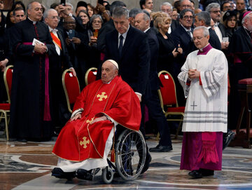 Przejmujące obrazki z Watykanu. Tak wyglądał papież podczas uroczystości Wielkiego Piątku
