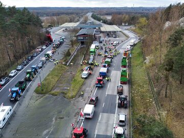 Rolnicy blokują granicę z Niemcami. Policja apeluje do kierowców