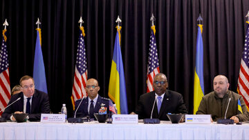 Szef Pentagonu złożył obietnicę przed spotkaniem w Ramstein. „USA nie pozwolą Ukrainie upaść”
