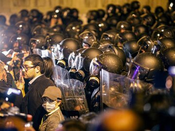 Protesty nie powstrzymały posłów. „Ustawa rosyjska” przyjęta w pierwszym czytaniu