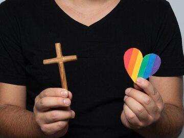 Pierwsze w Polsce błogosławieństwo pary jednopłciowej w Kościele. Dla katolików LGBT+ to przełom