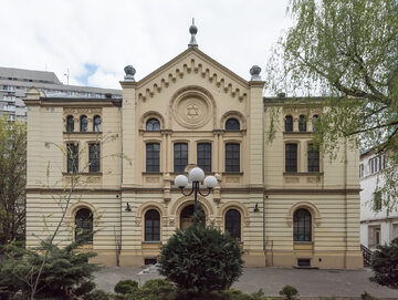 Skandal przed Synagogą Nożyków w Warszawie. „Próba podpalenia”