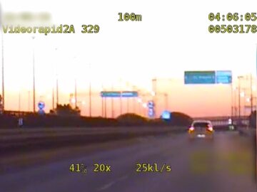 W środku nocy gnał 145 km/h przez Warszawę, uderzył w słup. Ma 15 lat i spore problemy