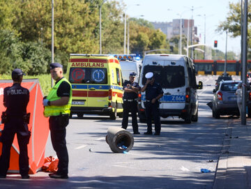 Dwie osoby zginęły po wypadku w Warszawie. Policjant zwrócił uwagę na jedną rzecz