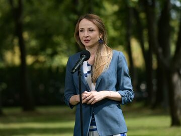 „Nie unosi się emocjami”. „Elokwentna i wyrazista”. „Żądna atencji mediów”. Czy to idealna kandydatka Lewicy na prezydenta?